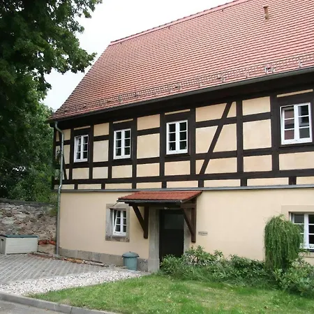 Apartment Im Sanierten Fachwerkhof Mit Terrasse Und Pool Nah An Dresden
