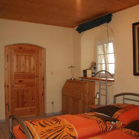 Apartment Im Sanierten Fachwerkhof Mit Terrasse Und Pool Nah An Dresden *